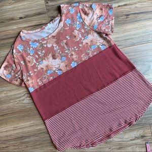 FREE W PURCHASE Floral Short Sleeve - Medium